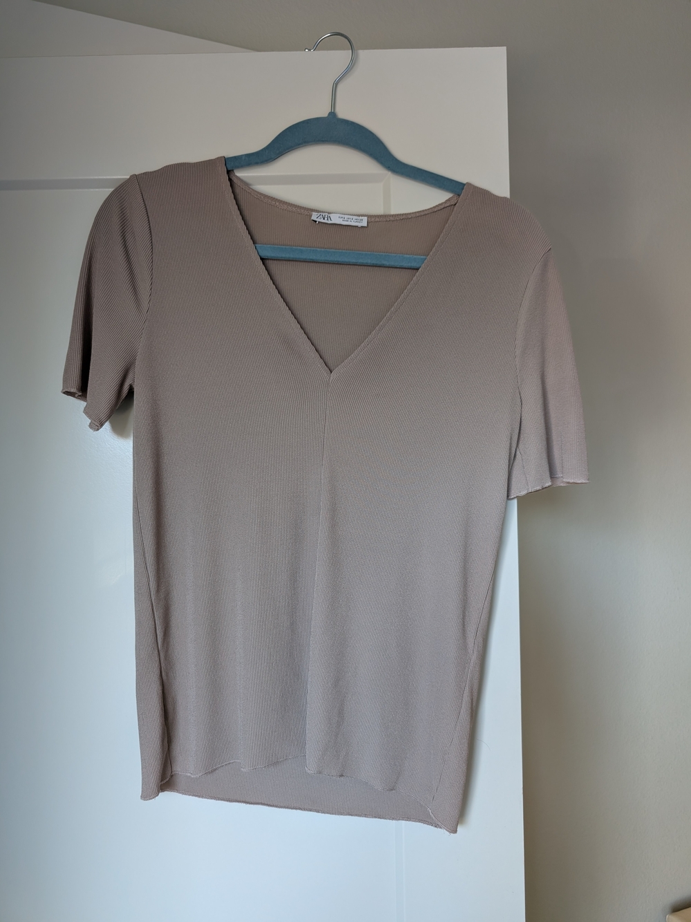 Zara Neutral V-Neck Short Sleeve Top
